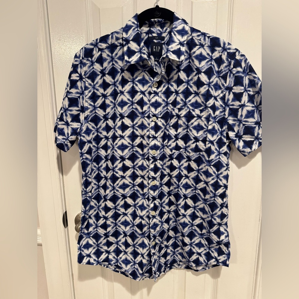 GAP men’s button down shirt.